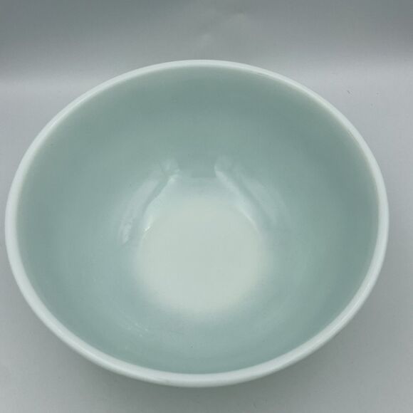 Primary Green 1950's Vintage PYREX #403 2.5 Qt Nesting Mixing Bowl - Picture 2 of 8